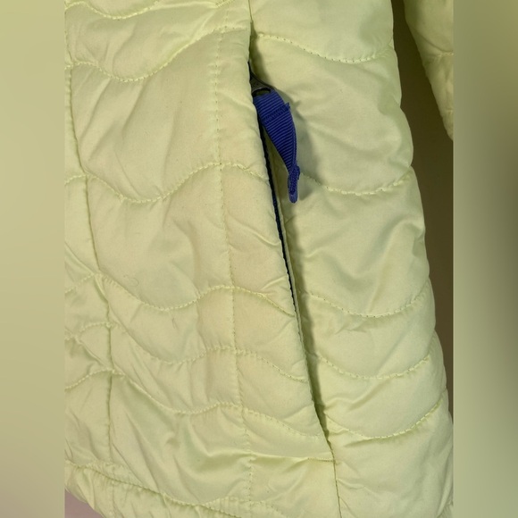 The North Face Women's Puffer Jacket in Lime Green and Blue - Picture 5 of 15